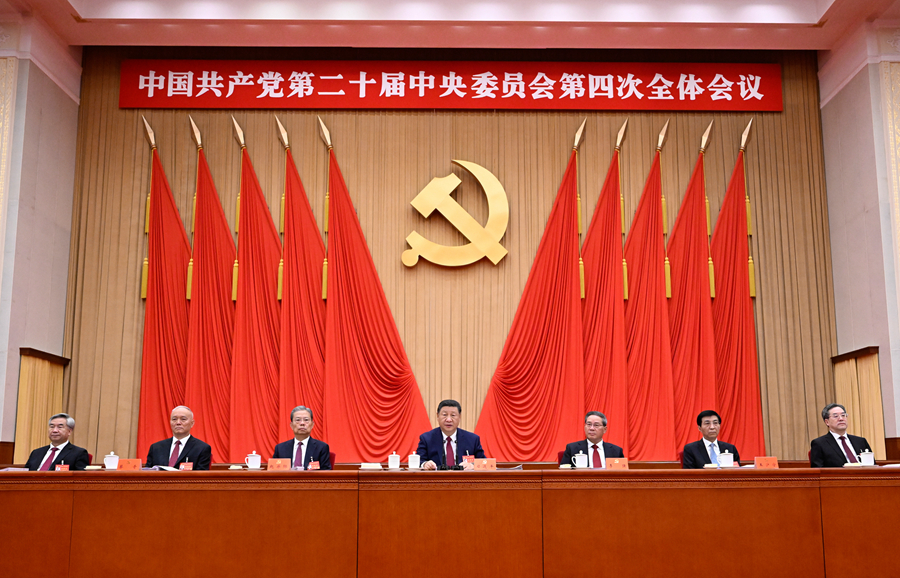   中国共产党第二十届中央委员会第四次全体会议，于2025年10月20日至23日在北京举行。这是习近平、李强、赵乐际、王沪宁、蔡奇、丁薛祥、李希等在主席台上。