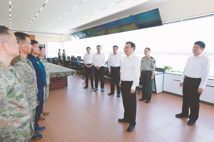 梁言顺在走访慰问驻军某部时强调 深入贯彻习近平强军思想 共同续写爱我人民爱我军的时代新篇